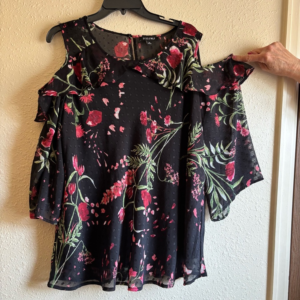 Roz & Ali Black Floral Cold-Shoulder Blouse